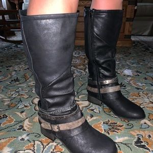 Black boots ** BRAND NEW **